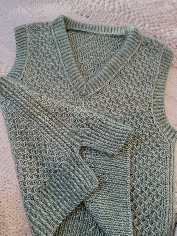 Gloria Vest (V-neck)
