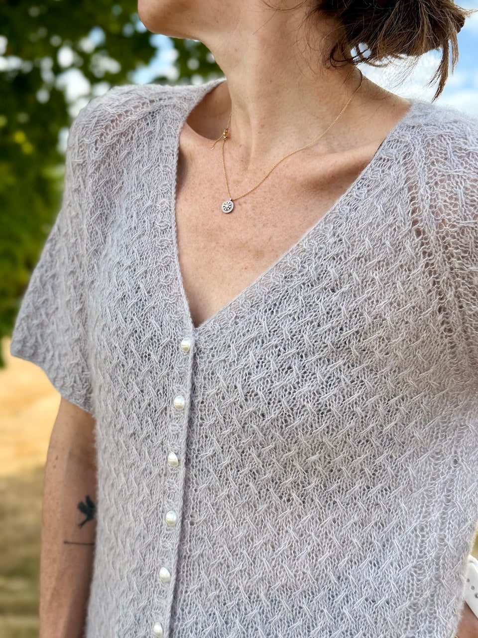 Renée Tee (V-neck)